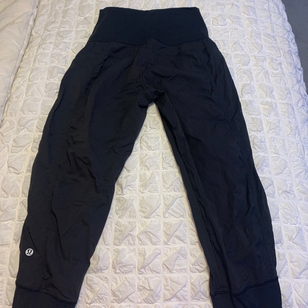 Lululemon cropped pants - Picture 2 of 2